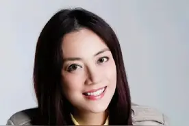 陪谢霆锋最久的女人、单亲妈妈女总裁，霍汶希才是现实版亦舒女郎图片
