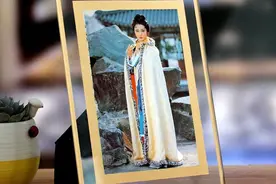 《红楼梦》中林黛玉在三生石上流过三色泪，赤色、黑色和蓝色图片