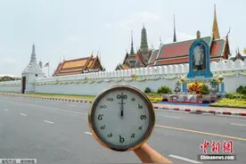 在泰中国留学生：建立三道抗疫防线保安全图片