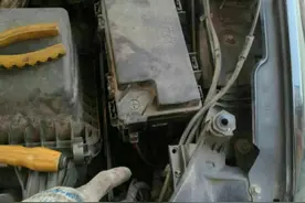 维修道奇酷威空调漏氟，顺带解决一个近万元故障。图片