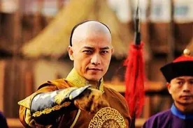 康熙忍不住夸奖，索额图一生扶持，胤礽为什么还多次被废呢？图片
