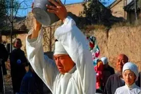 古人出殡时要让长子摔瓦盆，流传千年沿用至今，背后有什么寓意？图片