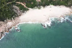 惠州南表山旁还有三个如此优美的野沙滩，几乎无人前往，海景壮阔图片