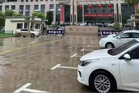 郑州地铁获救乘客回忆惊魂一刻：看到警徽那刻，我热泪盈眶图片