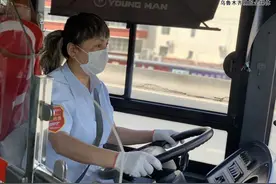 乌鲁木齐BRT7号线上有个"网红"女司机图片