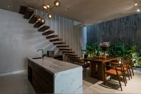 他家住60㎡的“菜刀”户型，被邻居包围，夹缝中生存，活得精彩图片