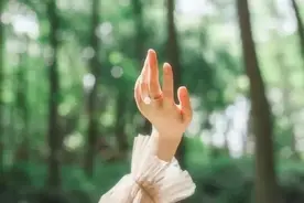 人在单位上，要学会“隐忍”图片