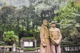重庆这片树林，曾经是特务屠杀的刑场，8岁的小萝卜头就在此殉难图片