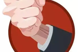 3名未成年男子校门前蒙面光膀耍“关公刀”，海口警方依法严惩图片