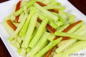 厨师长分享一道蒜蓉芥兰家常做法，快速简单，芥兰清脆不变色图片