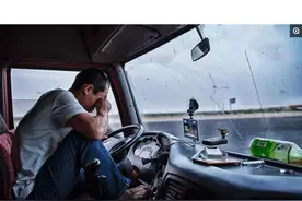 直击：生存在货车上的夫妻，午夜是他们最难熬的时刻图片