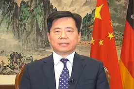 中国驻德大使吴恳：大使馆和3.5万留学生建了100多个微信群保持沟通图片