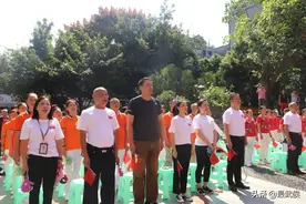 庆祝祖国生日，他们在社区唱响《歌唱祖国》图片