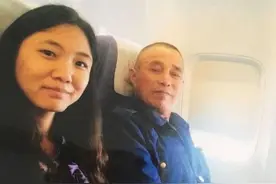 女博士被收养24年，面对亲生父母登门认亲，为养父放弃富贵不相认图片