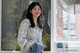 百褶裙不受宠了，今年流行的是“桔梗裙”，优雅显瘦，谁穿谁美图片