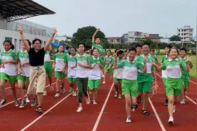 “我的学生一个都不能掉队！”从化这位老师用笑容温暖每一位学生！图片