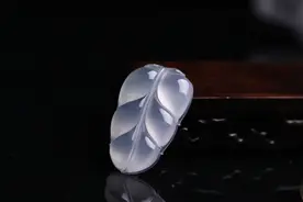 给小朋友买的翡翠吊坠，一定要注意这些问题图片