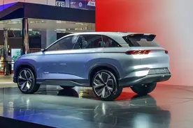 全新比亚迪唐，坚持进步图片