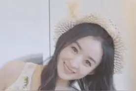 真·立竿见“颖”！赵丽颖手握竿子捧鲜花甜笑上演歪头杀图片