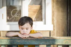 孩子情绪低落？或许是成长的机会，家长别絮叨，做些准备帮助他图片