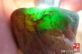 真玉跟假玉灯下区别是什么？打灯观察玉石真假图片