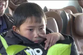相聚会晚，爱不缺席。谢谢你，让留守儿童的春节不孤单图片