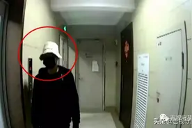 网传男子手持螺丝刀楼道徘徊，记者走访图片