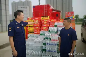 我是武汉消防员，听说队友来河南家乡救援，我放弃休假请战图片