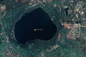 2.3平方公里小湖竟是中国唯一，湖底通海，突然暴涨，湖怪出没图片