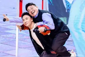 释小龙郝劭文再相见，体型差梦回童年，黄金搭档如今发展大不同？图片