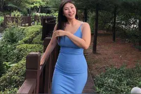 韩国42岁健身女教练，和20岁女儿同框，看起来就像是姐妹一般图片