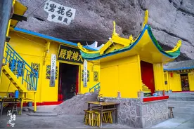 江西这座山有“东南第一峰”的美誉，曾千年封禁，充满了传奇色彩图片
