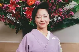 名校毕业后，她成了日本第一妈妈桑，首相为她倾倒，53岁仍是头牌图片