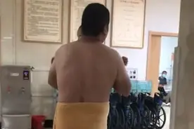 山东一爸爸因孩子身体不适，裹着毯子就抱孩子看诊，网友看后泪奔图片
