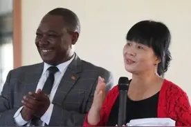 清华才女嫁给非洲酋长之子，生下4个孩子，网友：去了就别回来图片