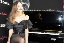 她是西班牙门神卡西利亚斯女友！被评为世界上最美的女性体育记者视频封面