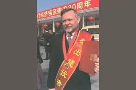 他，放弃美国国籍，4次申请“中国绿卡”，为何非要留在中国？图片