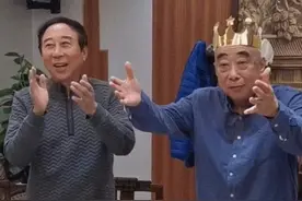 冯巩为兄长庆生，弟兄俩好似双胞胎！曾因上春晚错失33年团圆饭图片