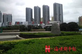 福建一楼盘，拖了一年不交房！孩子要上学了，业主心焦！图片