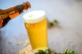 买啤酒时，无论贵贱，只要在瓶子上看到这3种字眼，就不是好啤酒图片