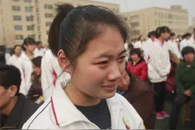 女生高考后给自己估分，平时的二本线掉到大专线，一番话触动人心图片