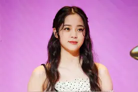 今年超火的娃娃上衣，欧阳娜娜、张雨绮谁更像童话里的小女孩？图片