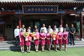 太原市万柏林区：四大班子领导开展教师节慰问活动图片