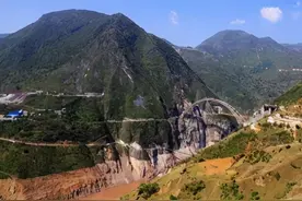 中国基建史上的难度天花板，15公里挖了13年，挖出了15个西湖的水图片