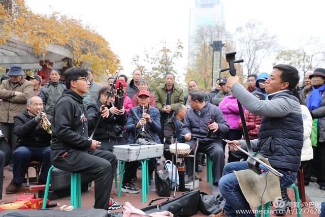 高手在民间，演出自娱自乐，洛阳周王城广场民间曲艺乐园
