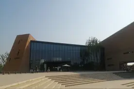 郑州市免门票免停车费的特色小镇——樱桃沟的建业足球小镇图片