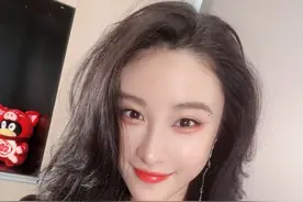 刘丁菡甜美自拍图片