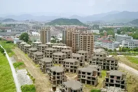 杭州一烂尾多年的楼盘重启，300㎡+排屋热销中图片