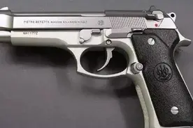 太嚣张！男子公开持枪炫耀：我在缅甸当雇佣兵【三分钟法治新闻全知道】图片