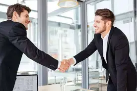 面试被问“你父母是做什么的”怎么回答才不会被坑？图片